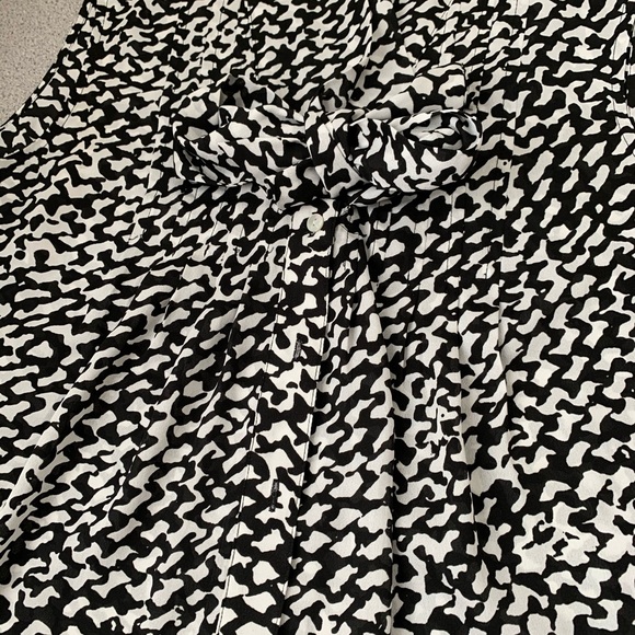 Anne Klein Printed Tie-Neck Top - Picture 1 of 9